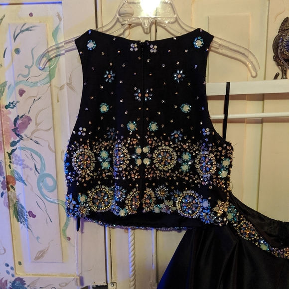 Two piece special occasion embellished skirt/tank - Picture 3 of 7